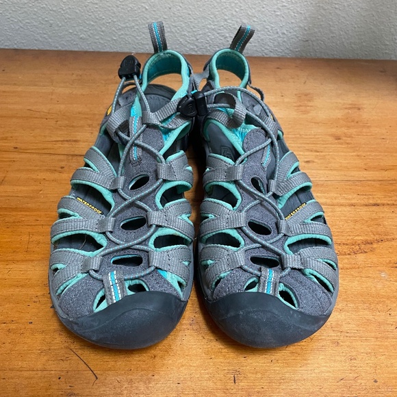 Keen women's waterproof hiking shoes 8.5 - Picture 2 of 7